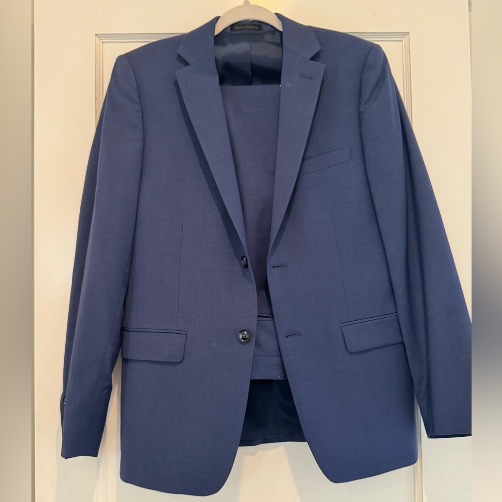 Calvin Klein Blue Suit Modern Cut Professional Finish